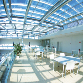 Atriumterasse im Bürogebäude IT-Center